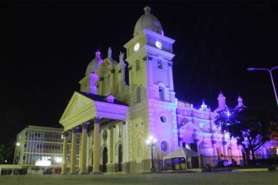 Iluminan la Basílica de Nuestra Señora de Chiquinquirá