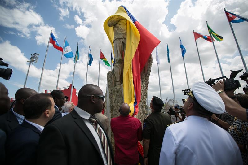 Le regalaron una estatua de Chávez a Haití  Cuanto costó