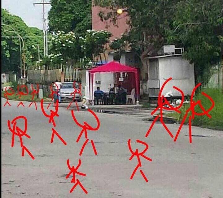 Marcos Evans ...‏ @marcosevans Estos son los militantes haciendo colas, para el simulacro electoral según el BOBO de Héctor Rodríguez.... jajajaja