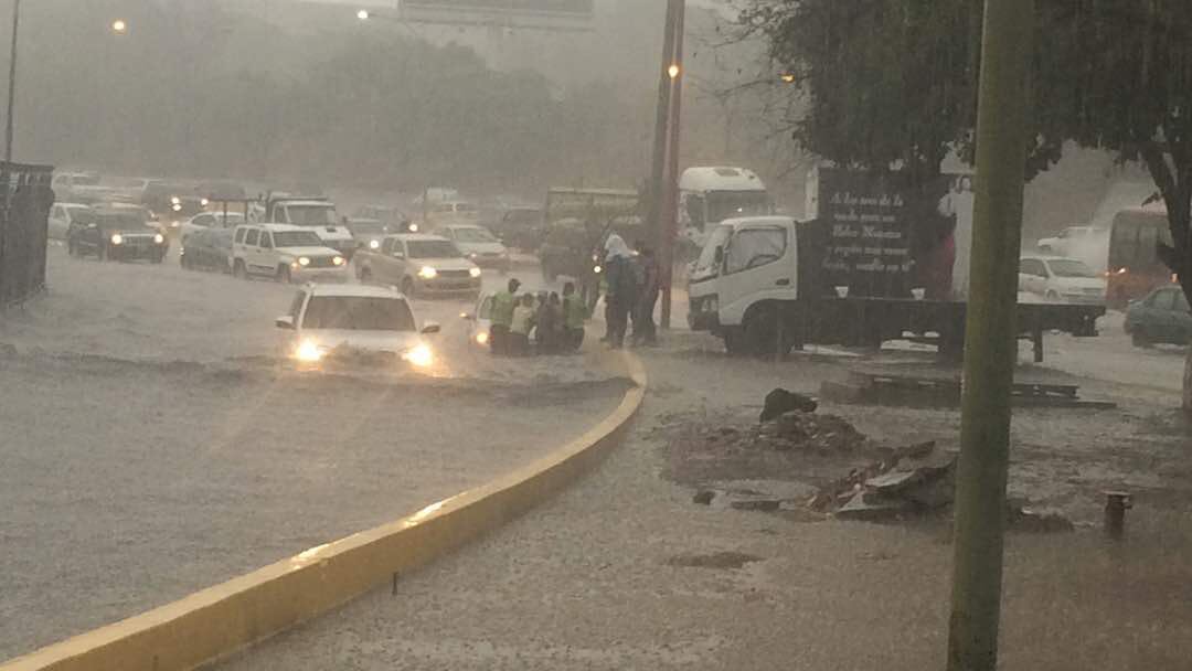 Distribuidor Altamira inundado completamente (5)