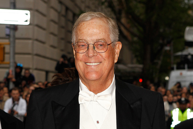 Charles y David, dos de los cuatro hermanos de la familia Koch, poseen la mayoría del conglomerado Koch Industries, la segunda empresa privada más grande de Estados Unidos. Su riqueza es de 82.000 millones de dólares.