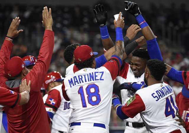 Dominicana derrotó 3-0 a Venezuela y la dejó al borde de la eliminación