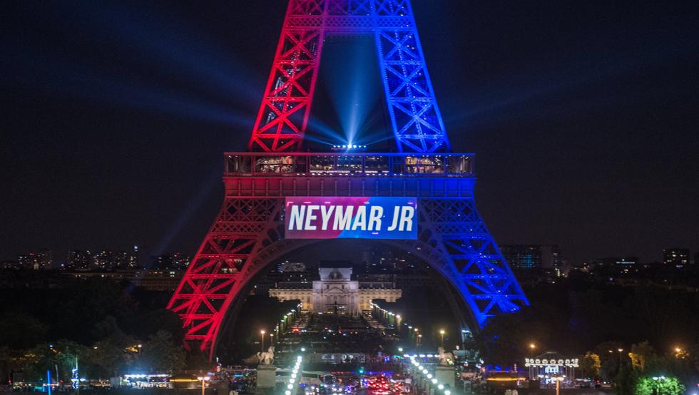 El sueño de Neymar ilumina la Torre Eiffel con los colores del PSG