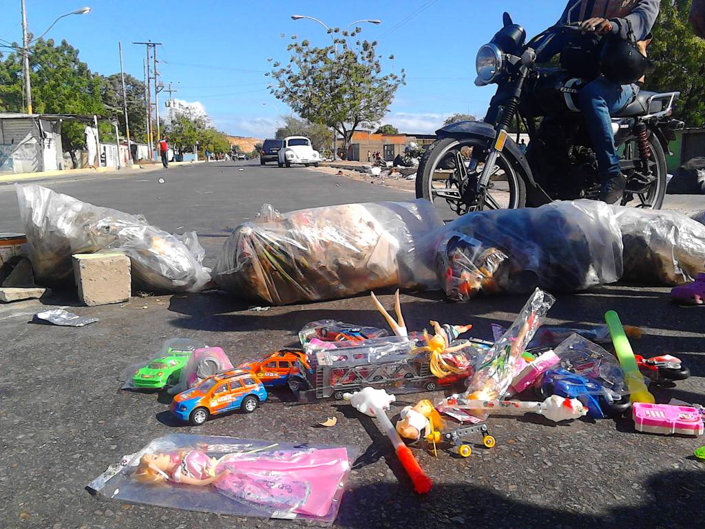 Más de 3800 familias exigen #Clap y juguetes de calidad para sus hijos e hijas. Estado #Sucre #26Dic