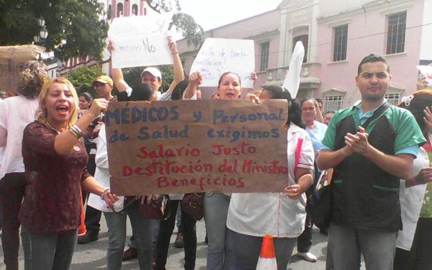 Médicos de Barrio Adentro protestan ante Ministerio de Salud