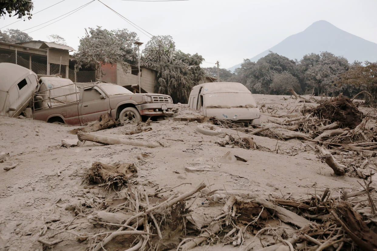 Sube a 65 la cantidad de Muertos por erupción de volcán en Guatemala