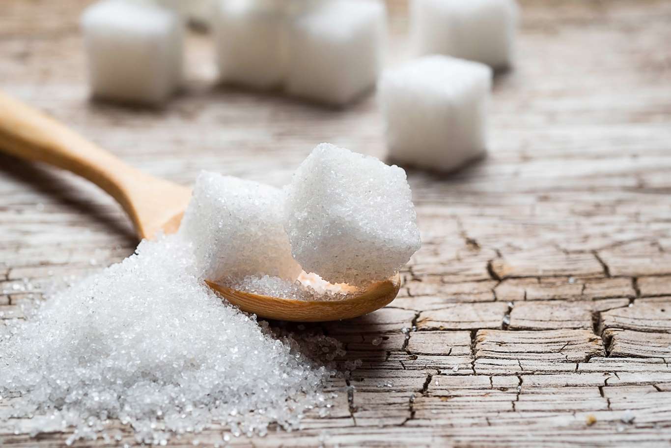 El cáncer se ve favorecido por el consumo de azúcar refinado. Este producto permite la multiplicación de células cancerosas. Entre todos los alimentos que contienen azúcar refinado el jarabe de maíz es especialmente perjudicial para la salud.