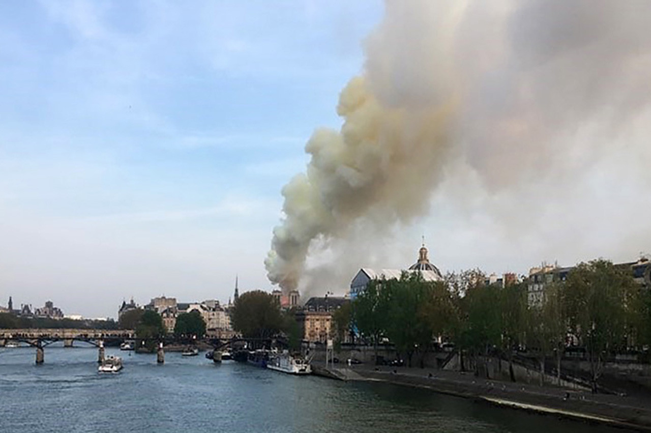 Fotos del incendio catedral de Notre Dame Paris, Abril 2019, Nostradamus