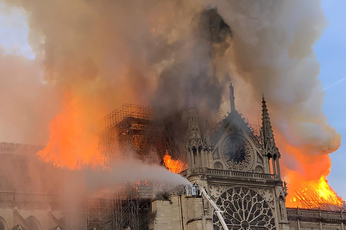 Fotos del incendio catedral de Notre Dame Paris, Abril 2019, Nostradamus