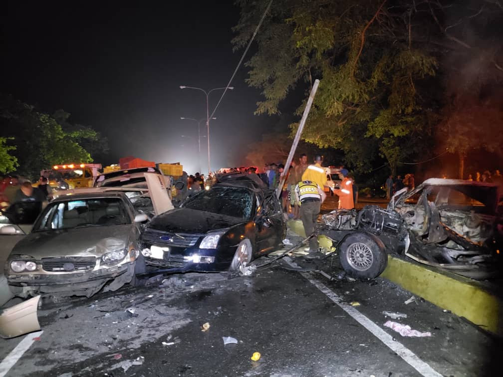 Dos muertos y 11 heridos en la autopista Valencia-Puerto Cabello