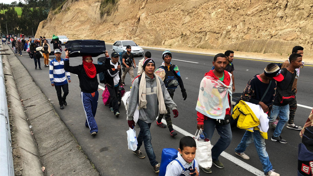 venezolanos huyen hacia ecuador