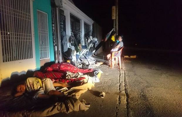 zulianos duermen en la calle por los apagones