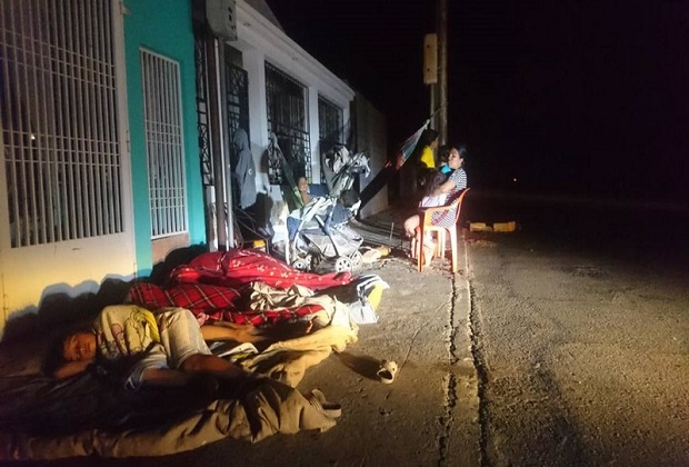 zulianos duermen en la calle por los apagones