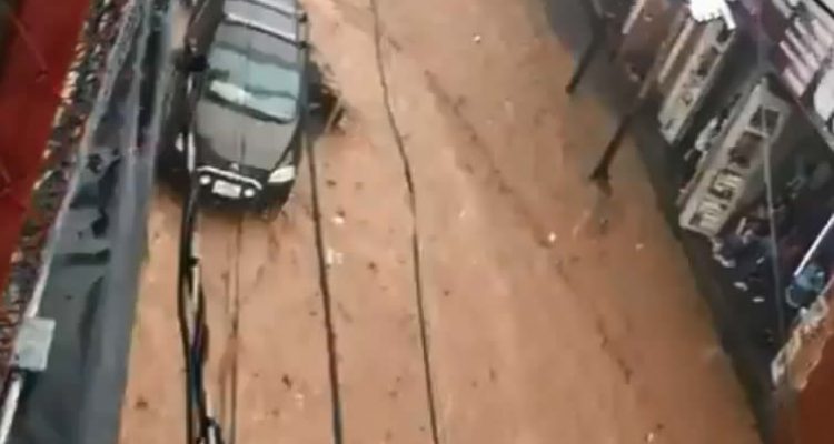 Intensas lluvias dejan inundado al Estado Vargas