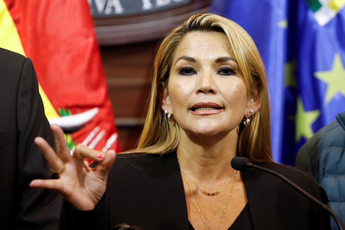Jeanine Añez asume la presidencia provisional de Bolivia tras la renuncia de Evo Morales