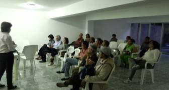 Vecinos del este de Caracas realizan charlas sobre peligros del censo de vivienda
