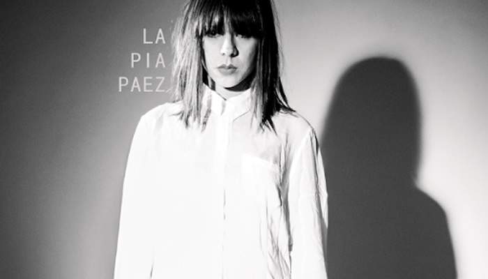 PIA PAEZ CANTANTE