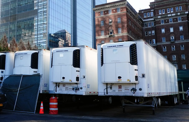 Instalan morgues improvisadas en Nueva York preparándose para el aumento de muertos del COVID19