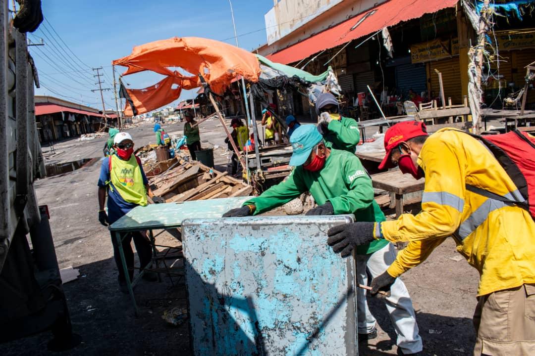 Recolectan siete toneladas de desechos y destruyen tarantines en Las Pulgas