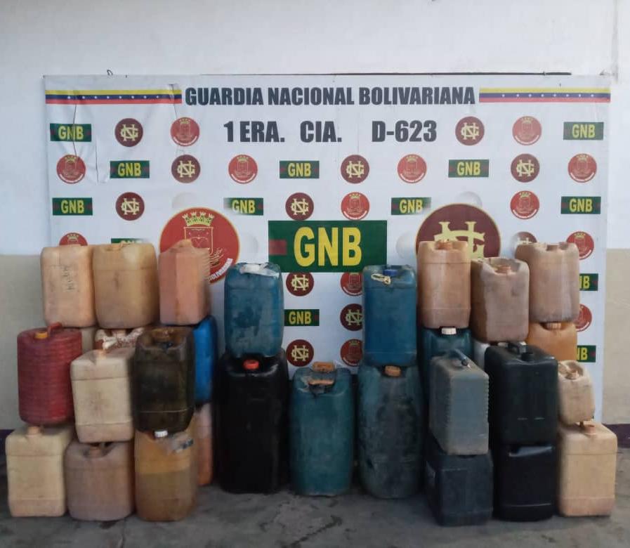 GNB desmanteló depósito clandestino de combustible en la población Santa Elena de Uairén del estado Bolívar