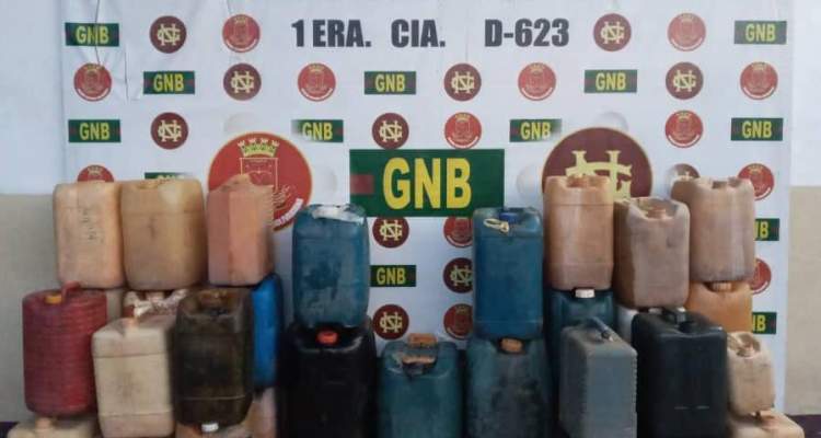GNB desmanteló depósito clandestino de combustible en la población Santa Elena de Uairén del estado Bolívar