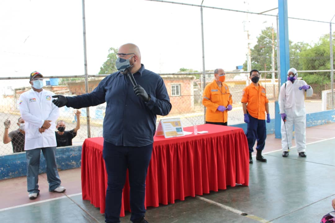 PC Maracaibo imparte charla a comerciantes del mercado Altos de Jalisco para la prevención del Covid-19