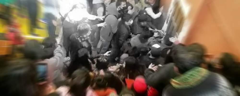 Estampida en Asamblea universitaria deja 3 muertos y más de 40 heridos