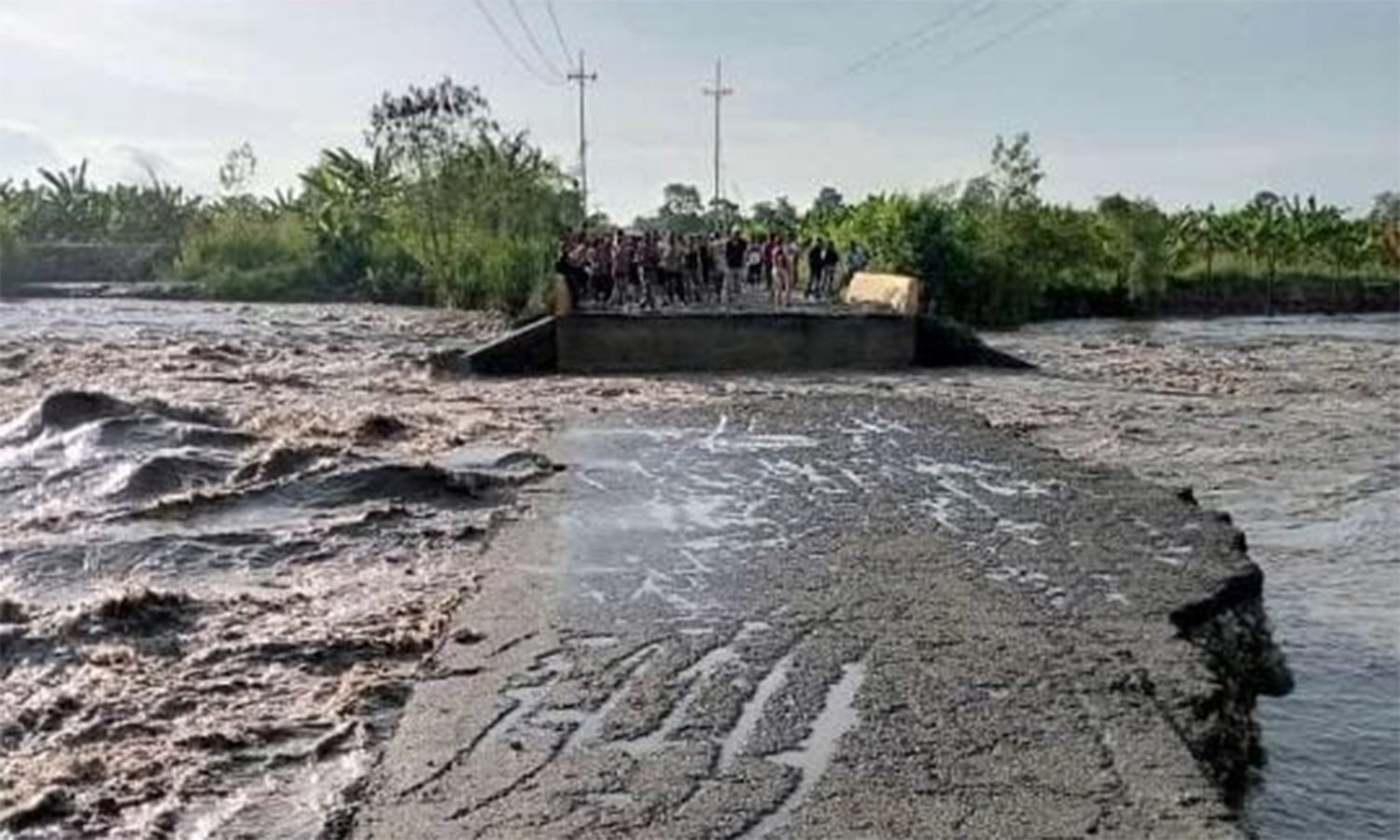 Caída del puente Zumbador deja incomunicados varios municipios del Zulia por intensas lluvias