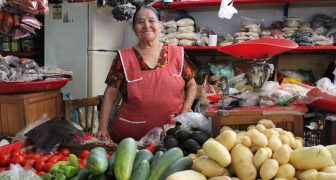 Las mujeres indígenas guardianas de los conocimientos ancestrales