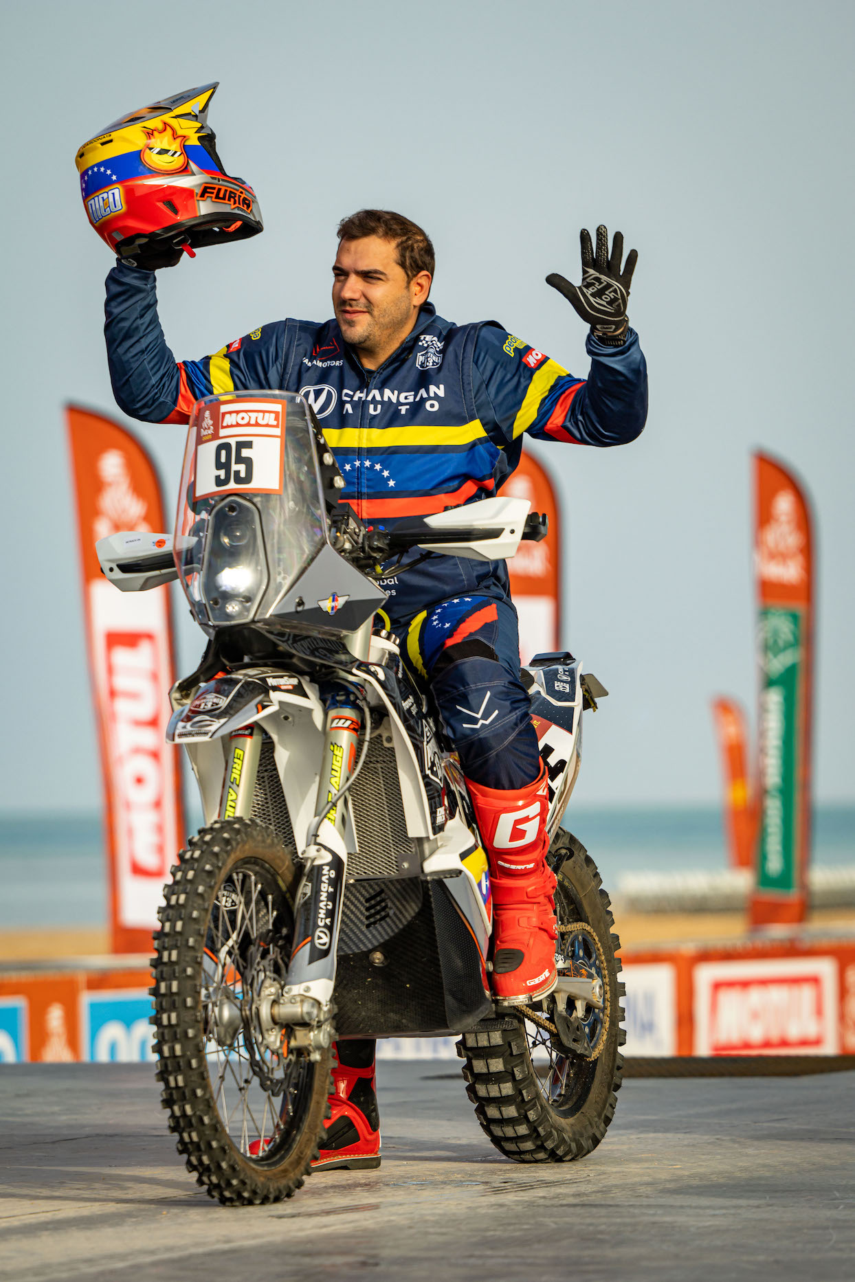 NICOLÁS CARDONA TUVO UN BUEN ARRANQUE EN EL DAKAR 2023 (Foto Vinicius Branca)