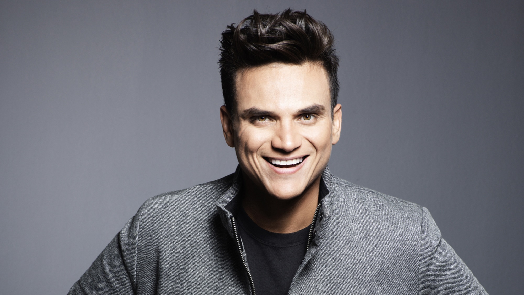 Silvestre Dangond estrena el videoclip de “Sé que estás con él”