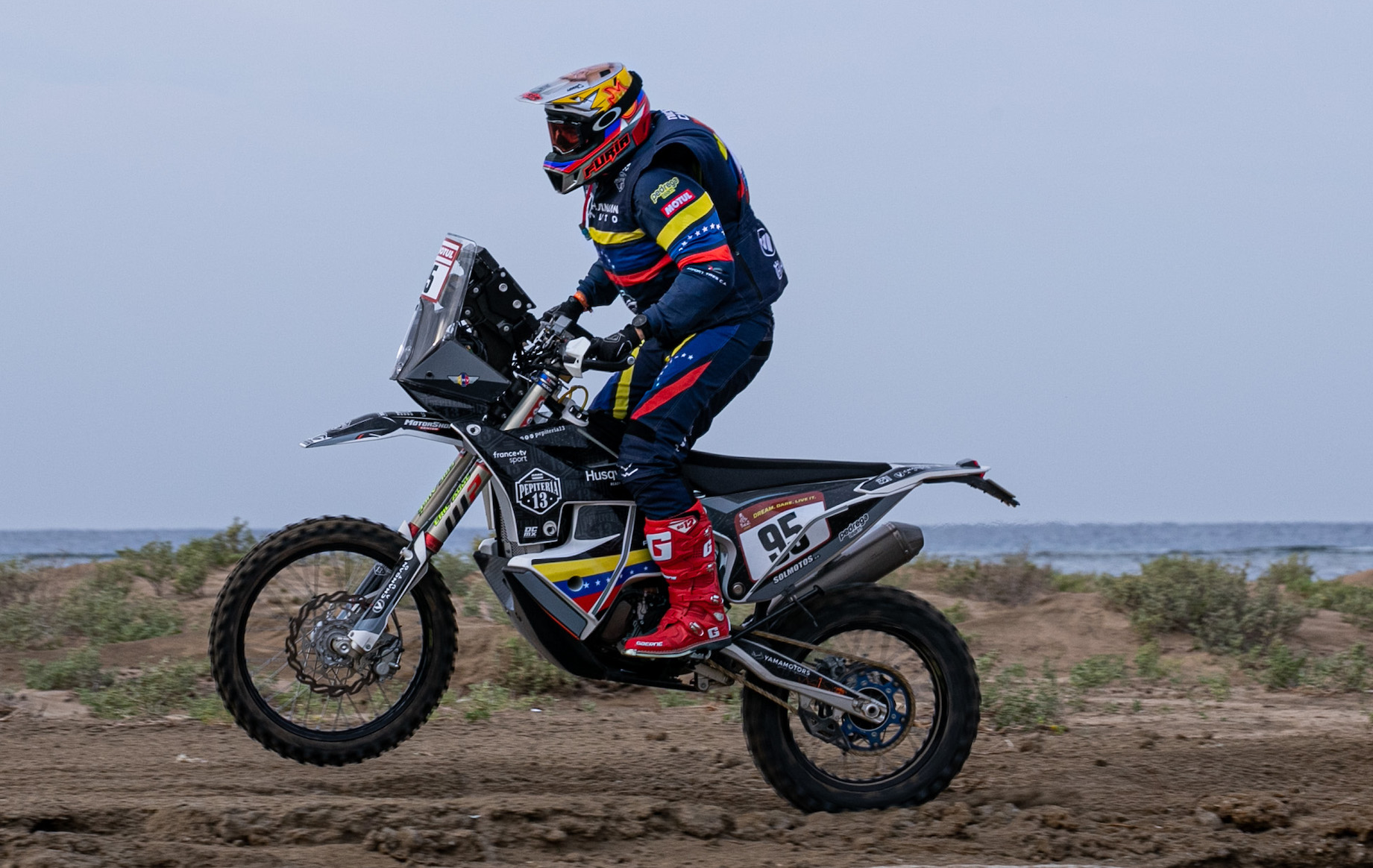 EL LARENSE CARDONA SATISFECHO CON SU DESEMPEÑO EN EL INICIO DEL DAKAR (Foto Magnus Torquato)