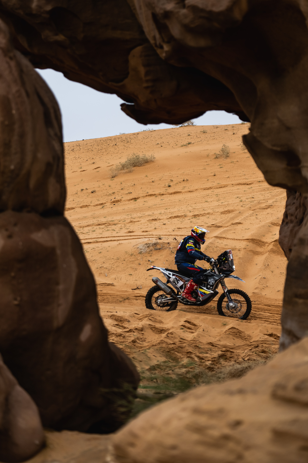NICO CARDONA EN UNO DE LOS PASAJES DE LA TERCERA ETAPA DEL DAKAR (Foto Duda Bairros)