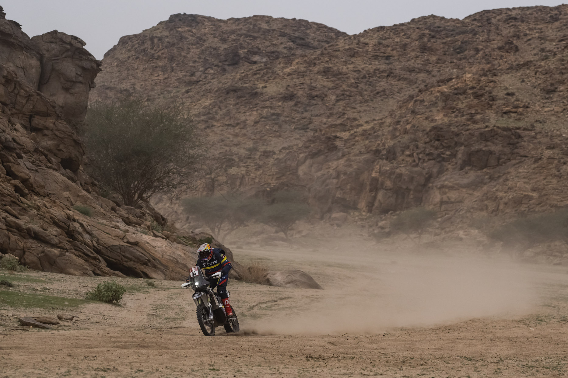 NICO CARDONA ENFRENTÓ UNA PRIMERA ETAPA MUY EXIGENTE EN ARABIA (Foto Víctor Eleuterio)