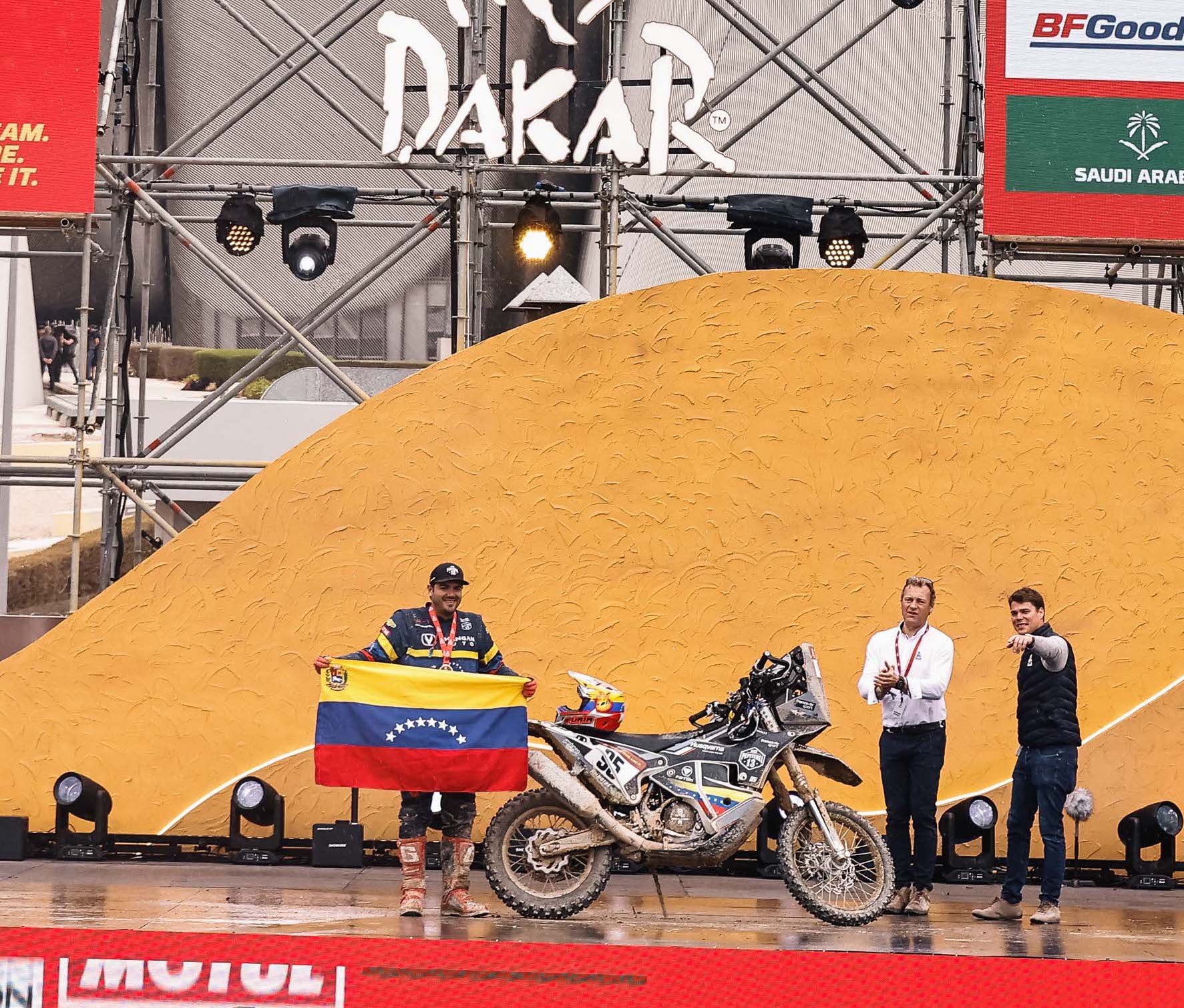 NICOLÁS CARDONA ORGULLOSO Y FELIZ DE HABER CULMINADO EL DAKAR 2023 (Foto Marcelo Machado De Melo)