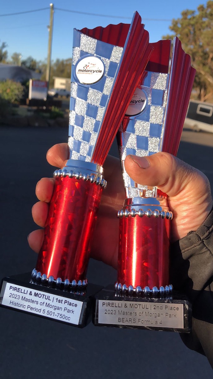 DOS DE LOS TROFEOS QUE RECIBIÓ MICHAEL BERTI EN MASTERS OF MORGAN PARK