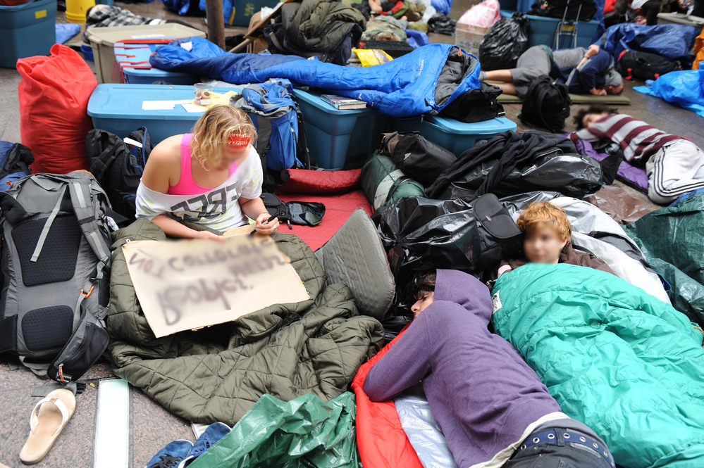 Decenas de miles de migrantes que llegan a Nueva York duermen en la calle