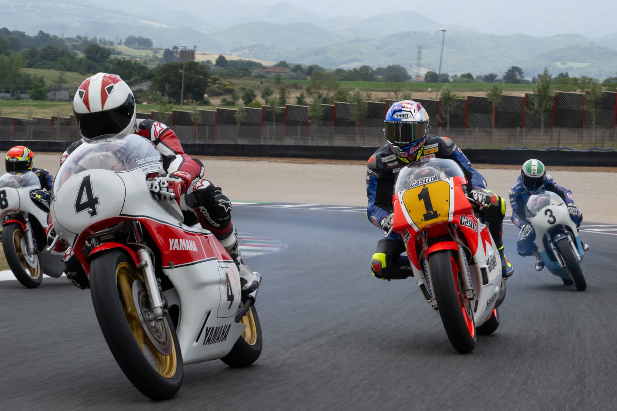JOHNNY CECOTTO (4) EN LA YAMAHA TZ 750