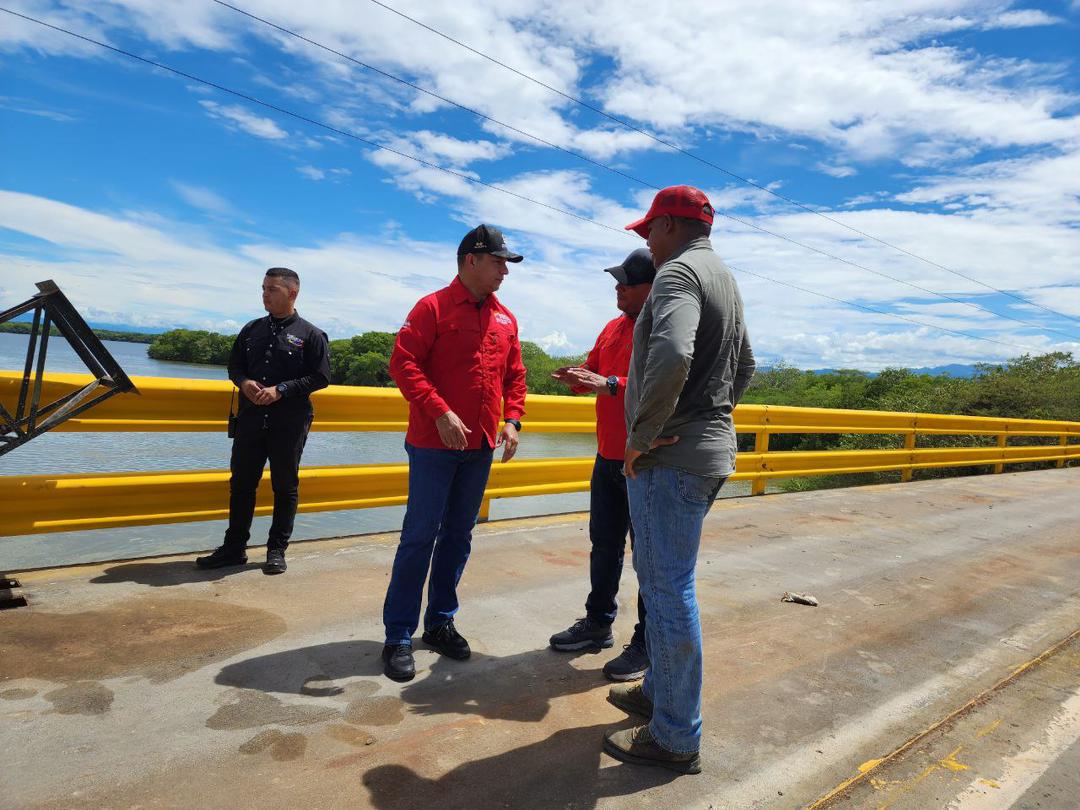 Trabajos en puente La Reina de Carenero