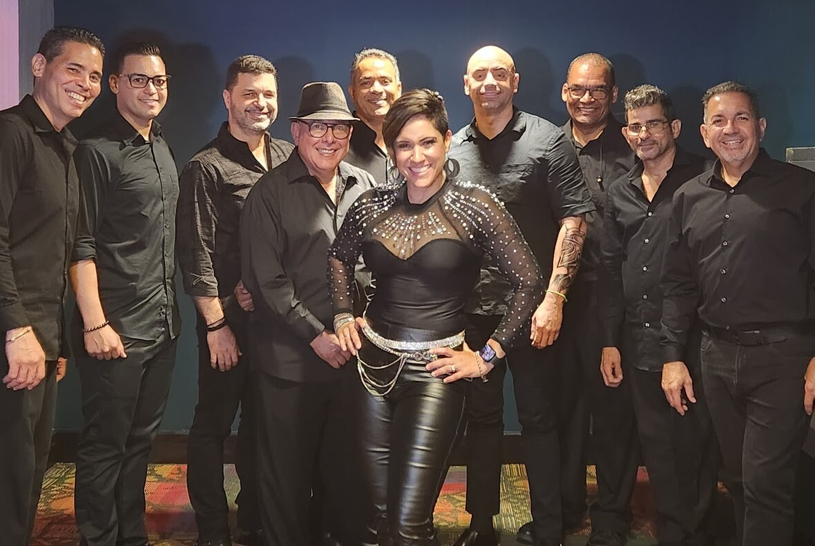 Izis deslumbra en Puerto Rico con su espectacular show en el Blue Dolphin Casino