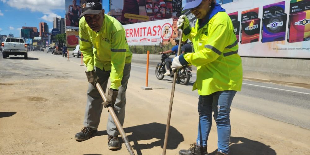 Gobierno Bolivariano rehabilita tramo en la Autopista Gran Cacique Guaicaipuro