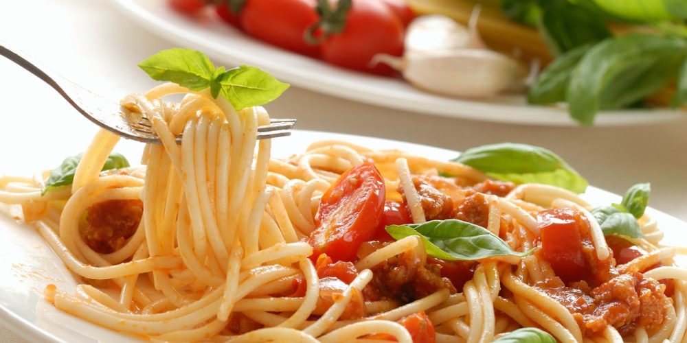 Pasta con verduras y salsa de tomate