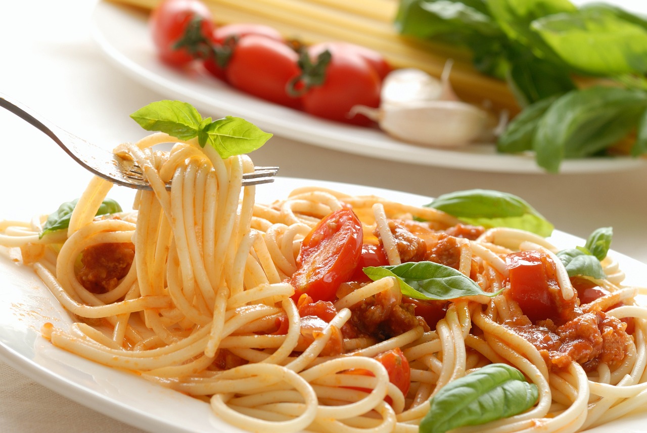 Pasta con verduras y salsa de tomate