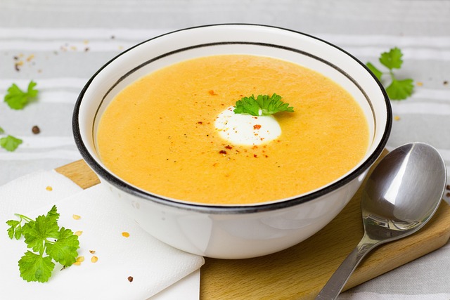 Sopa de verduras con una tostada integral