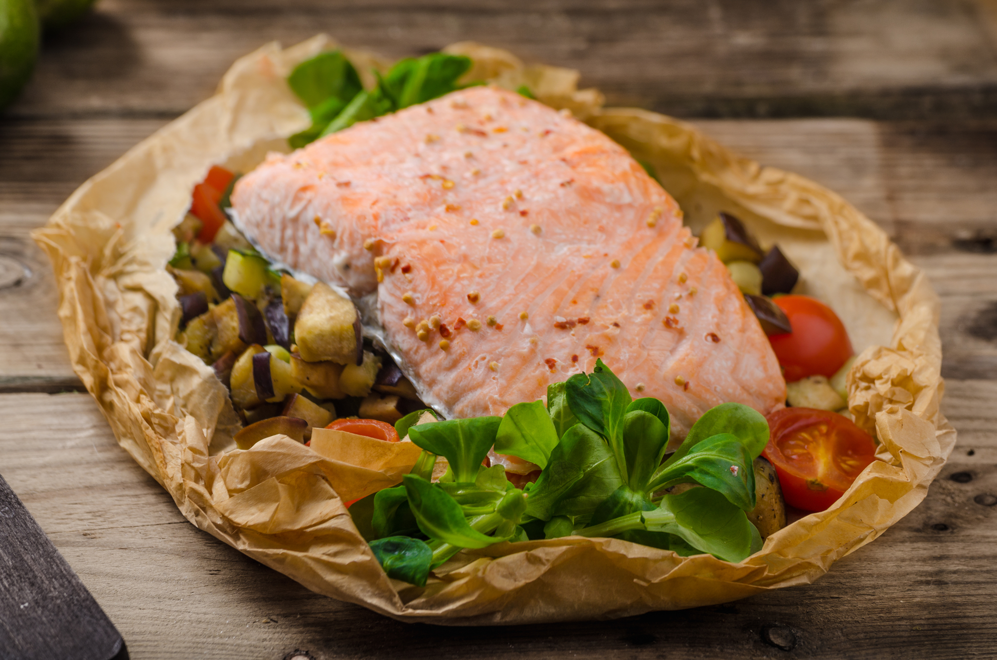 Salmon baked with Mediterranean vegetables in papillote