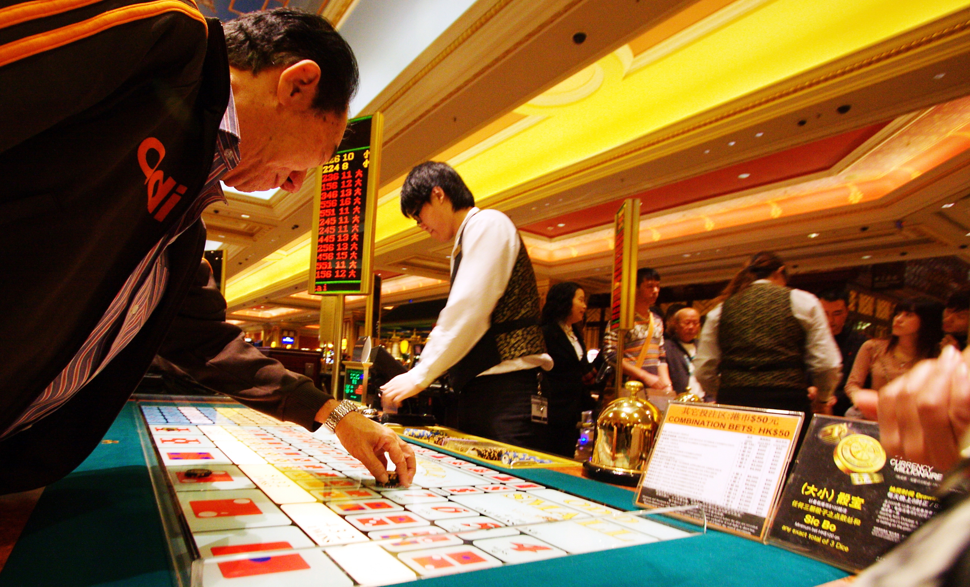 Tourists gamble in the casino of the Venetian Macao Resort Hotel, owned by Las Vegas Sands Corp., in Macau, China, 9 December 2009.