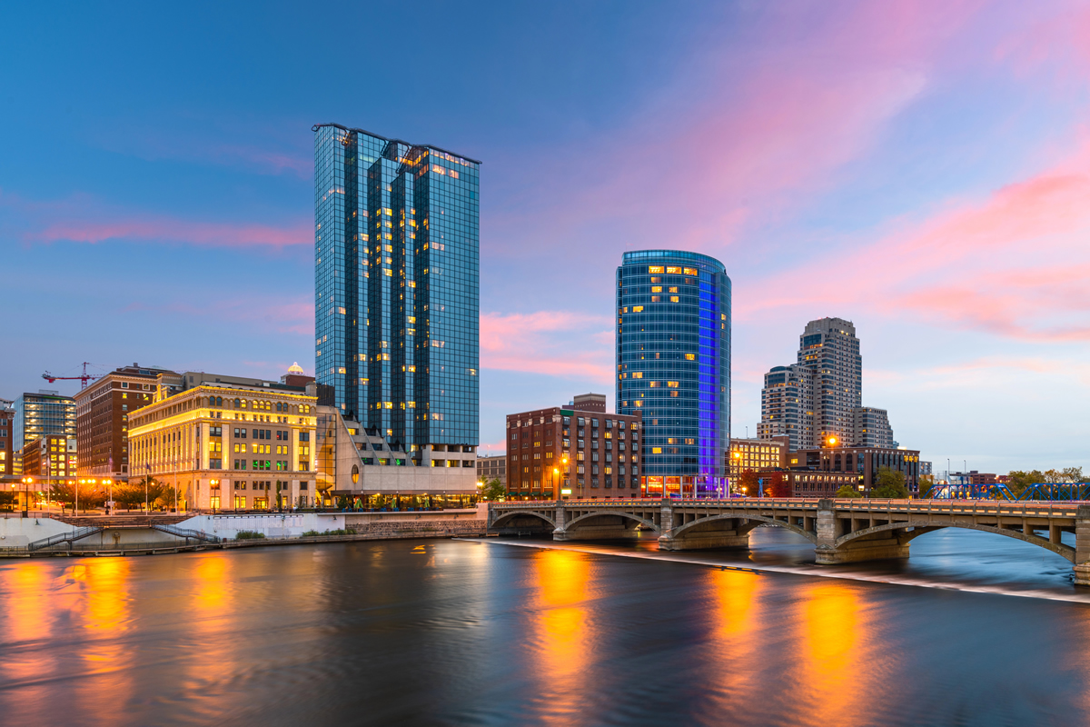 Grand Rapids, Michigan, USA downtown skyline NotiActual