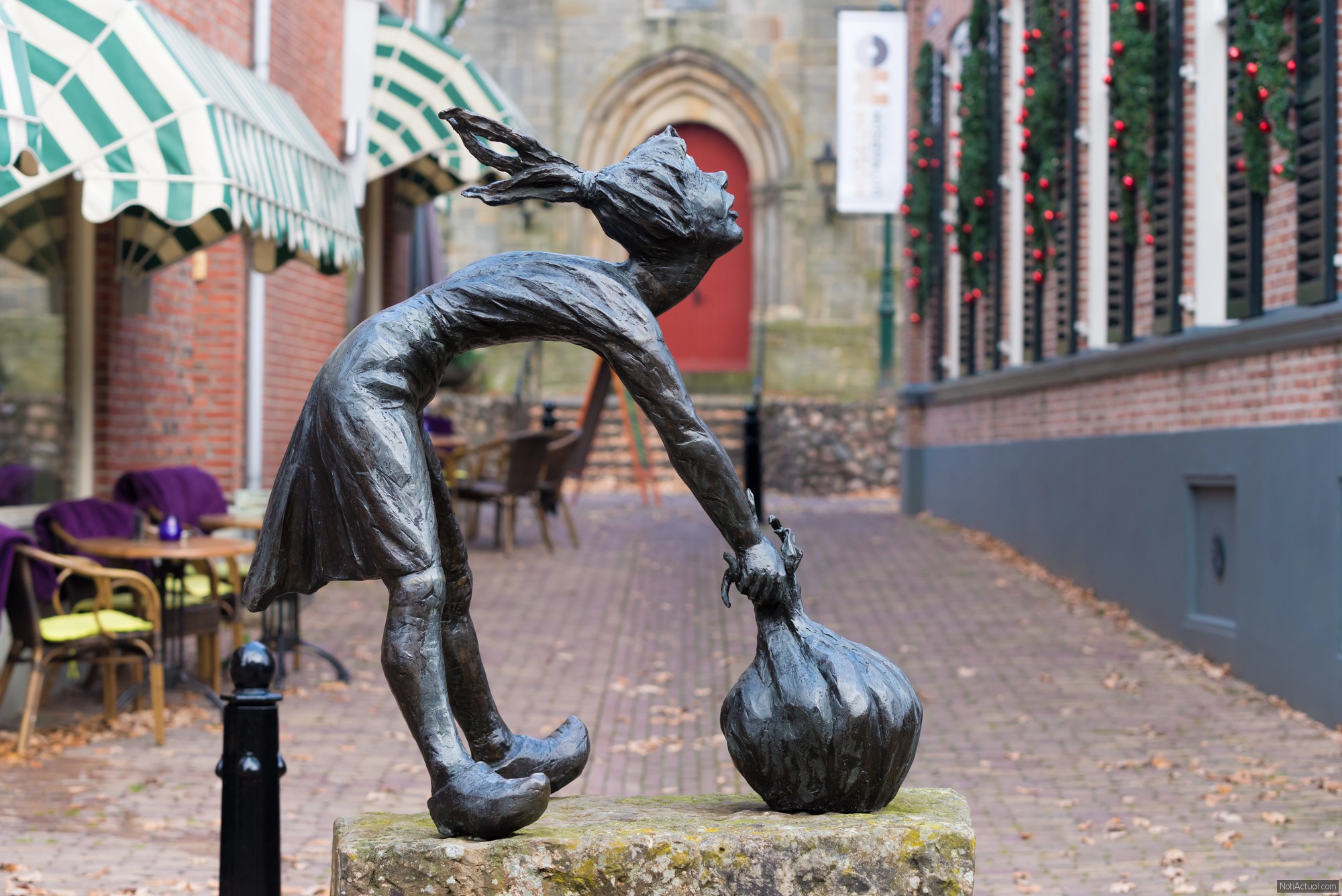 Bronze statue in ootmarsum, netherlands
