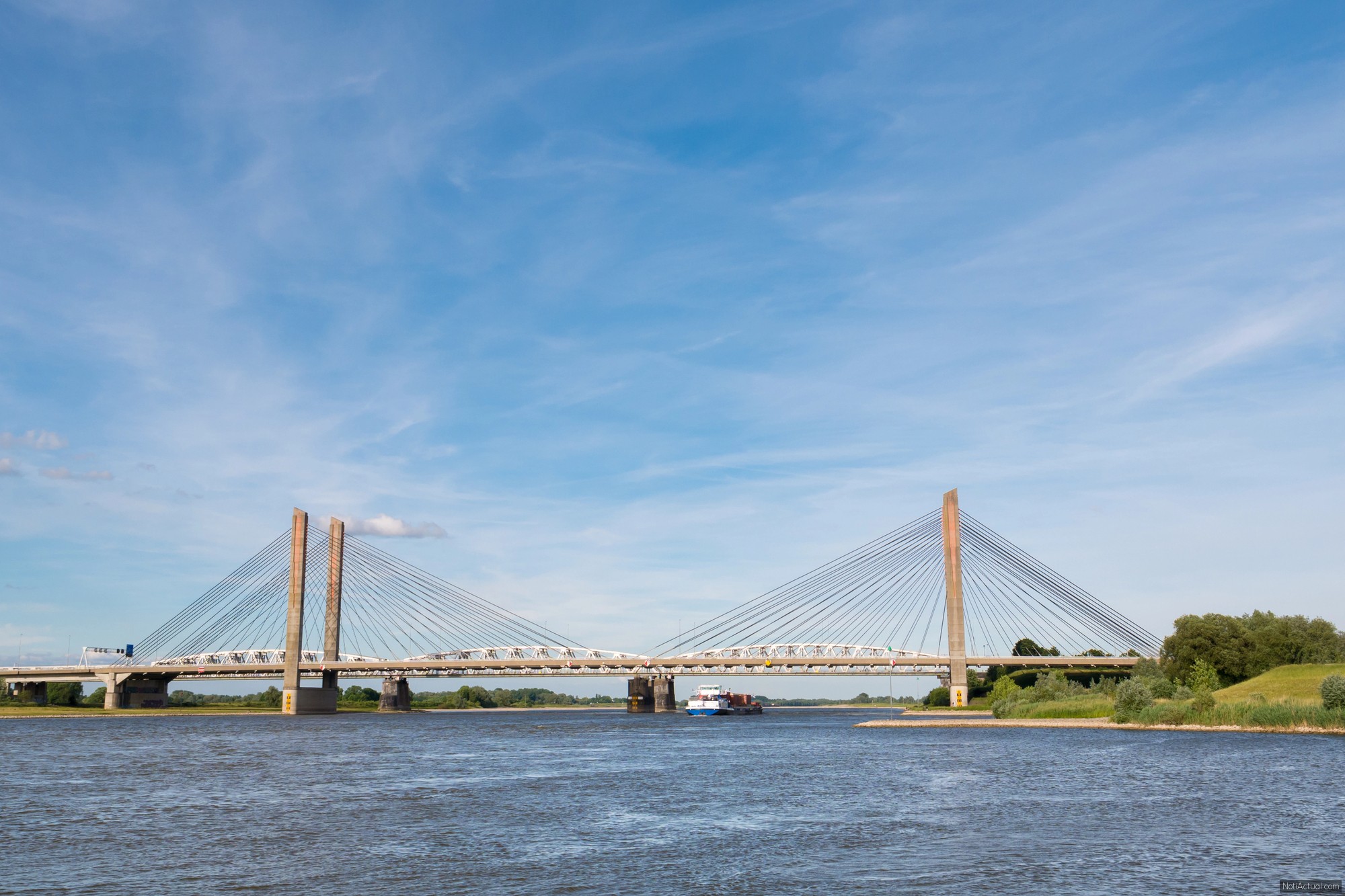 Martinus Nijhoff Bridge and Waal river, Zaltbommel